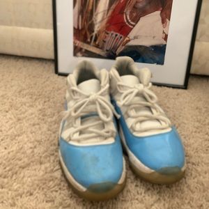 Jordan 11 low University Blue